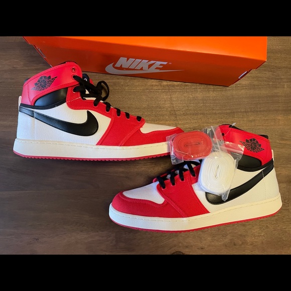 Jordan 1 Retro AJKO Chicago (2021) - Picture 3 of 4